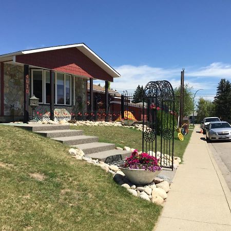 The Calgary Hub Hostel Style Home Exterior foto