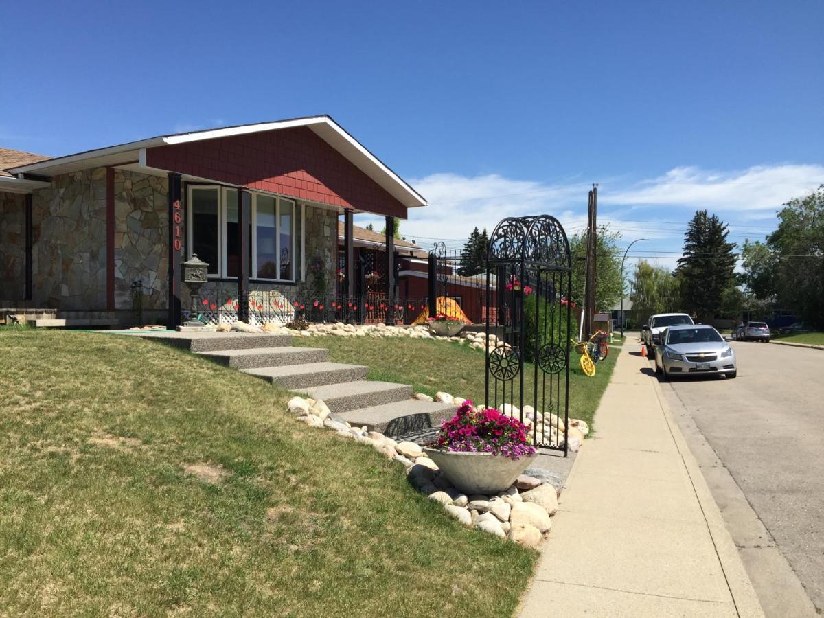 The Calgary Hub Hostel Style Home Exterior foto